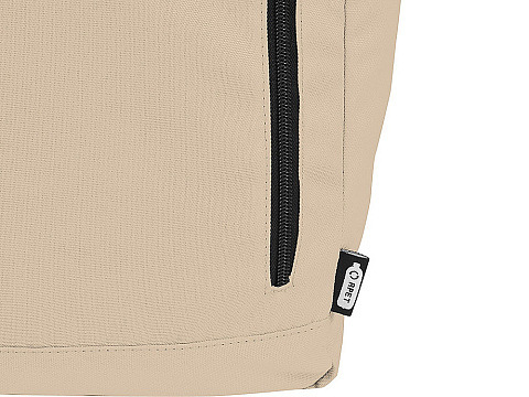 Рюкзак Байрон 15,6 объемом 18 л со скручиваемым верхом, изготовленный из переработанного ПЭТ по стандарту GRS, бежевый - рис 5.